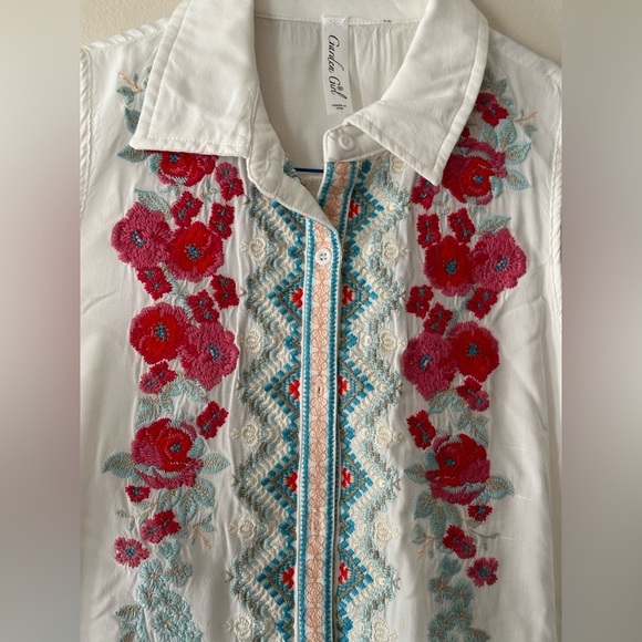 Garden Girl Embroidered Floral Red Blue Green Button Down Sleeveless White Top M - Picture 3 of 11
